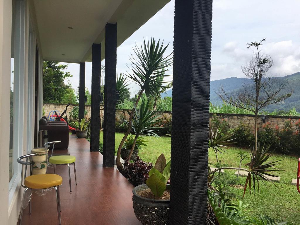 Avilla Puncak Exterior foto